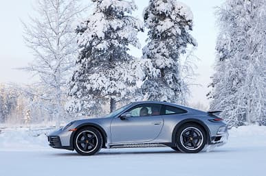 Шестицилиндровый 3,0-литровый твин-турбо, 8-ступенчатая коробка PDK и режим «Ралли». «Горячий» Porsche 911 Dakar засняли вживую на тестах