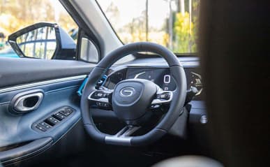 177 л.с., смелый дизайн и расход чуть больше 6 л на 100 км. Кроссовер GAC GS3 оценили всего лишь в 11 860 долларов