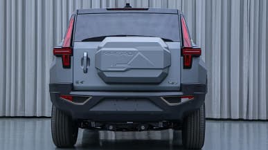 1088 л.с., более 3 тонн и запас хода более 500 км. Брутальный внедорожник Dongfeng Mengshi M-Hero 917 во всех деталях