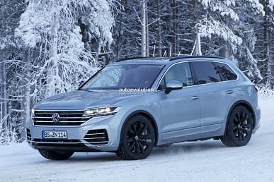 Так выглядит Volkswagen Touareg 2024. Большой кроссовер засняли на тестах недалеко от Полярного круга