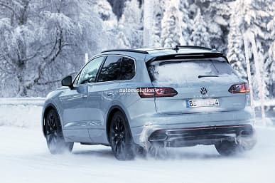 Так выглядит Volkswagen Touareg 2024. Большой кроссовер засняли на тестах недалеко от Полярного круга