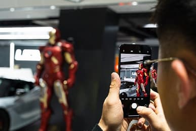 Возможности камеры Xiaomi 13 показали при съёмке суперкаров