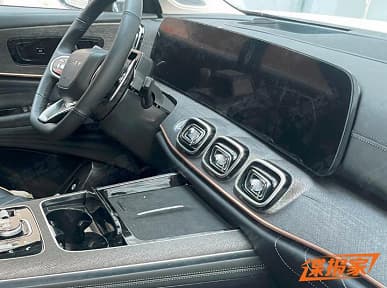 Флагманский кроссовер Chery Tiggo 9 показали со всех сторон перед перезентацией. Опубликованы изображения в высоком разрешении