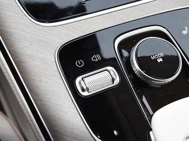 261 л.с., 8-ступенчатый «автомат», полный привод, 5 или 7 мест и качественно новый уровень комфорта. В Китае открылся предзаказ на флагманский кроссовер Chery Tiggo 9