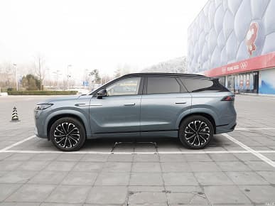 261 л.с., 8-ступенчатый «автомат», полный привод, 5 или 7 мест и качественно новый уровень комфорта. В Китае открылся предзаказ на флагманский кроссовер Chery Tiggo 9