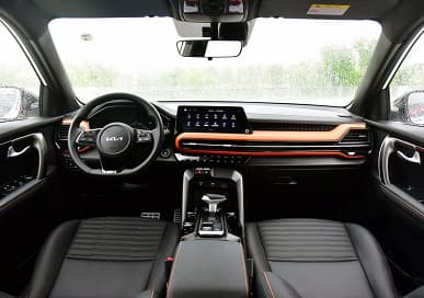 Смесь Kia Sorento и Seltos. Крупный дилер привез в Россию партию необычных кроссоверов Kia Sportage R в максимальной комплектации – цена уже объявлена