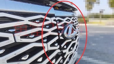 Это электрическая версия Omoda 5, которая должна выйти в России. Появились живые фото новинки