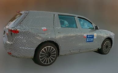 Это новый огромный внедорожник Huawei: появились живые фото Aito M9