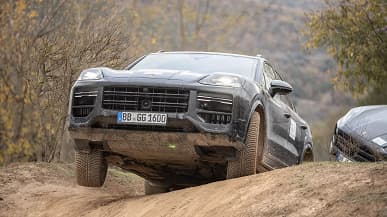 Из грязи в князи. Porsche показала Cayenne 2024, компания обещает самое крупное обновление за всю историю внедорожника