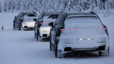 Из грязи в князи. Porsche показала Cayenne 2024, компания обещает самое крупное обновление за всю историю внедорожника
