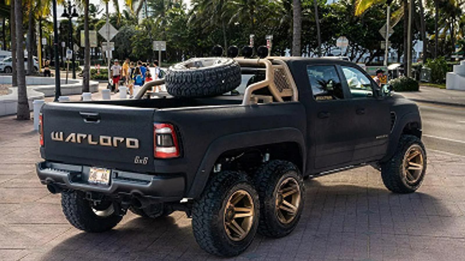 Пикап для апокалипсиса. Тюнинг-ателье Apocalypse показало шестиколесный Ram TRX 6x6 Warlord с 712-сильным двигателем V8