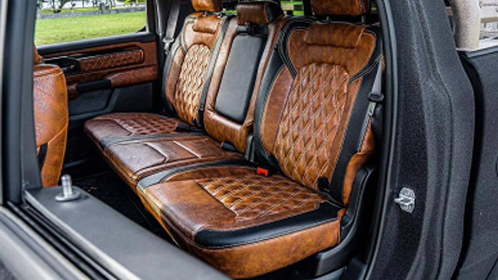 Пикап для апокалипсиса. Тюнинг-ателье Apocalypse показало шестиколесный Ram TRX 6x6 Warlord с 712-сильным двигателем V8