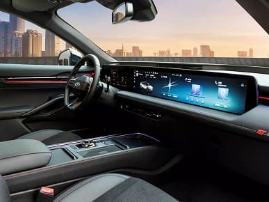 В России можно заказать 5-метровый 240-сильный кроссовер Ford Evos, оснащенный 8-ступенчатым «автоматом» и 27-дюймовым экраном. Сколько за него просят?