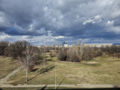 Сравнение камер Samsung Galaxy S23 Ultra против Galaxy S22 Ultra показывает, что новинка лучше, но разницу порой нужно искать