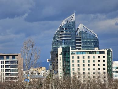 Сравнение камер Samsung Galaxy S23 Ultra против Galaxy S22 Ultra показывает, что новинка лучше, но разницу порой нужно искать