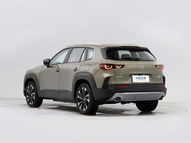 Больше и современнее Mazda CX-5, но с аналоговой приборной панелью и атмосферными двигателями. Производство Mazda CX-50 стартовало в Китае