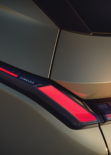 Первый кроссовер Geely с интерфейсом Meizu Flyme Auto, акустикой Harman Kardon и 92-дюймовым проекционным экраном. Представлен Lynk & Co 08