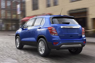 В России продают кроссовер Chevrolet Trax. Сколько просят за полноприводный аналог Lada Xray Cross?