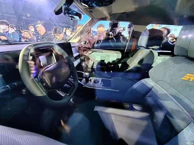 Постоянный полный привод, 261 л.с. и 8-ступенчатый «автомат». Chery представила кроссовер Jetour T-1 Traveler, напоминающий Land Rover Defender