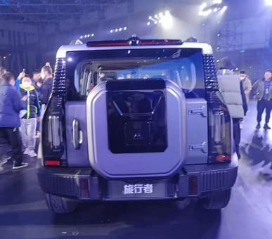 Постоянный полный привод, 261 л.с. и 8-ступенчатый «автомат». Chery представила кроссовер Jetour T-1 Traveler, напоминающий Land Rover Defender