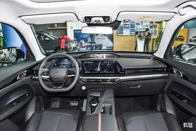 Богатое оснащение и 188 л.с. при цене как у Lada Vesta и салоне просторнее, чем у Toyota RAV4. В Россию привезли премиум кроссовер Changan – Oshan Z6