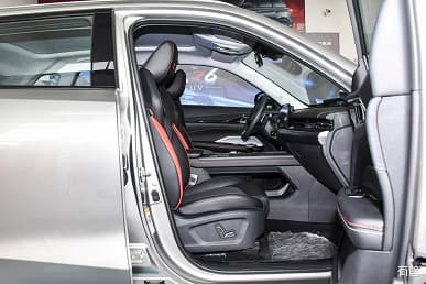 Богатое оснащение и 188 л.с. при цене как у Lada Vesta и салоне просторнее, чем у Toyota RAV4. В Россию привезли премиум кроссовер Changan – Oshan Z6