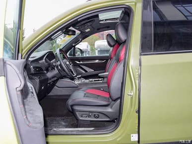 Вместо Land Cruiser 300 россиянам предложили 7-местный SAIC Maxus D90 Pro с 218-сильным дизелем, восьмиступенчатым «автоматом» и полными приводом. А что с ценой?