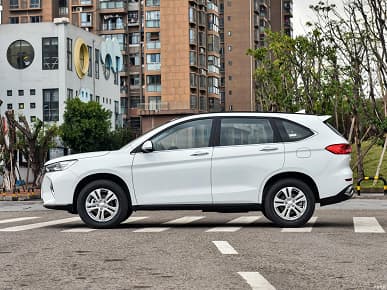 Настоящая рабочая лошадка от Haval. К китайским дилерам поступил кроссовер Haval H6 Plus 2023, который оценили в 10,5 тыс. долларов