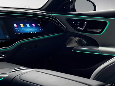 Это новый Mercedes-Benz E-класса. Бизнес-седан, который мог бы производиться в России, впервые показали целиком и полностью