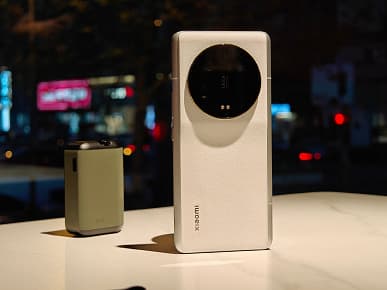Xiaomi 13 Ultra сравнили с Xiaomi 13 Pro, белый смартфон в спецчехле, возможности зума. Подборка новых фотографий