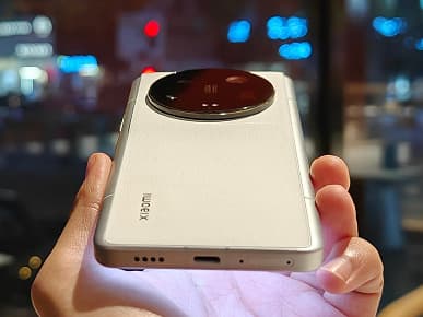 Xiaomi 13 Ultra сравнили с Xiaomi 13 Pro, белый смартфон в спецчехле, возможности зума. Подборка новых фотографий
