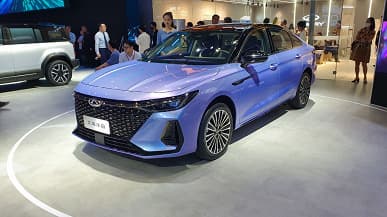 «Camry-заменитель». Главный редактор «За рулем» показал салон седана Chery Arrizo 8, который будет продаваться в России