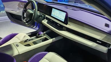 «Camry-заменитель». Главный редактор «За рулем» показал салон седана Chery Arrizo 8, который будет продаваться в России