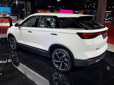 В Китае засветили рестайлинговый Lada X-cross 5? FAW привезла на Шанхайский автосалон обновленный кроссовер Bestune T77