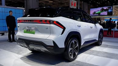 Как Geely Monjaro, только современнее и мощнее – представлен 390-сильный кроссовер Geely Galaxy L7