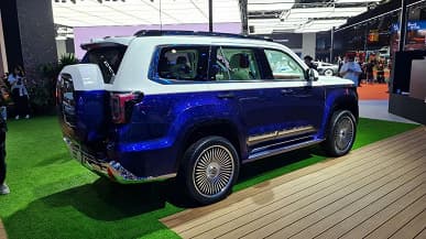 267 л.с., 8-ступенчатый «автомат», полный привод и дух Mercedes-Maybach. У внедорожника BAIC BJ60, который скоро поступит в продажу в России, появилась стильная версия