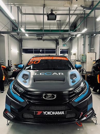 Убойный автомобиль Lada Vesta NG с дополнительным обвесом и мощным двигателем мощностью в 268 лошадиных сил Убойный автомобиль Lada Vesta NG с дополнительным обвесом и мощным двигателем мощностью в 268 лошадиных сил