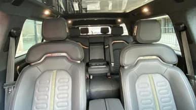 Дилеры готовы привезти в Россию из США 835-сильный внедорожник Rivian R1S с 22-дюймовым экраном, пневмоподвеской и запасом хода 500 км. Сколько за него просят?