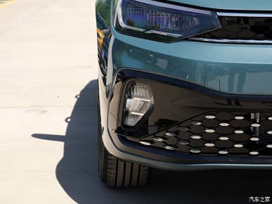 Вместо седана Volkswagen Polo. В Китае представлен Volkswagen Lavida XR со 110-сильным атмосферным мотором и 6-ступенчатым «автоматом»