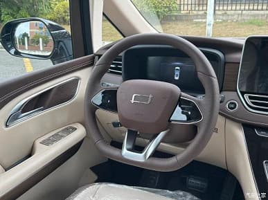 Так может выглядеть минивэн Lada. FAW Besturn M9 появился у дилеров в Китае