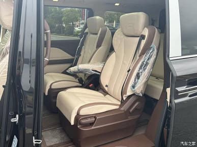 Так может выглядеть минивэн Lada. FAW Besturn M9 появился у дилеров в Китае