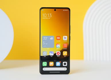 Новую версию Xiaomi 13 Ultra показали вживую со всех сторон