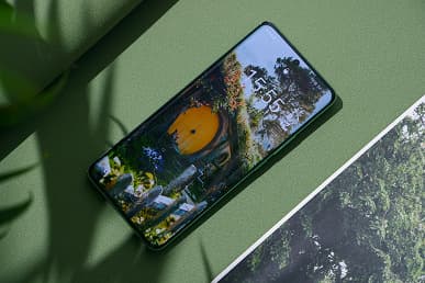 С прицелом на Xiaomi 13 Ultra. Народный 200-мегапиксельный Realme 11 Pro+ в зелёном цвете впервые показали вживую