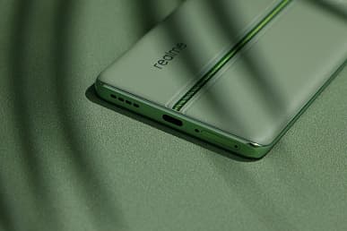 С прицелом на Xiaomi 13 Ultra. Народный 200-мегапиксельный Realme 11 Pro+ в зелёном цвете впервые показали вживую