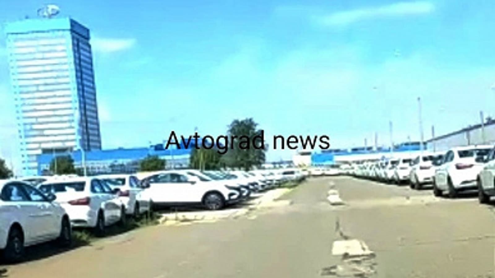 «Борьба за Весту продолжается». Lada Vesta сходит с конвейера без передних сидений, дверных ручек, задних стекол и разных других комплектующих