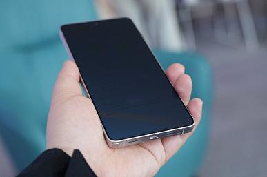 При активации Maximum Privacy Mode экран Samsung Galaxy S26 Ultra выглядит практически неактивным