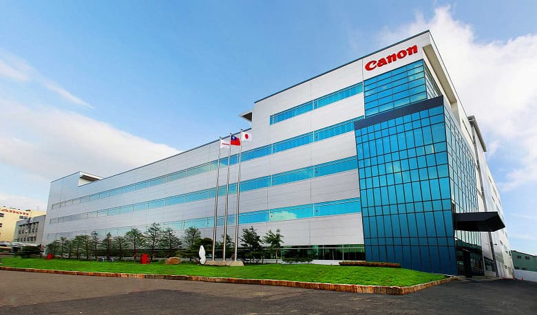 Чистая прибыль Canon упала на треть