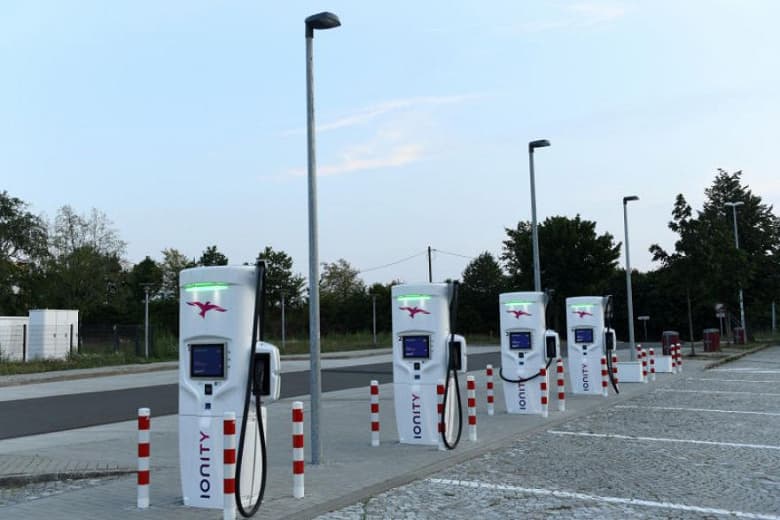 Канцлер Германии хочет, чтобы к 2030 году в стране был миллион зарядных станций для электромобилей Канцлер Германии хочет, чтобы к 2030 году в стране был миллион зарядных станций для электромобилей