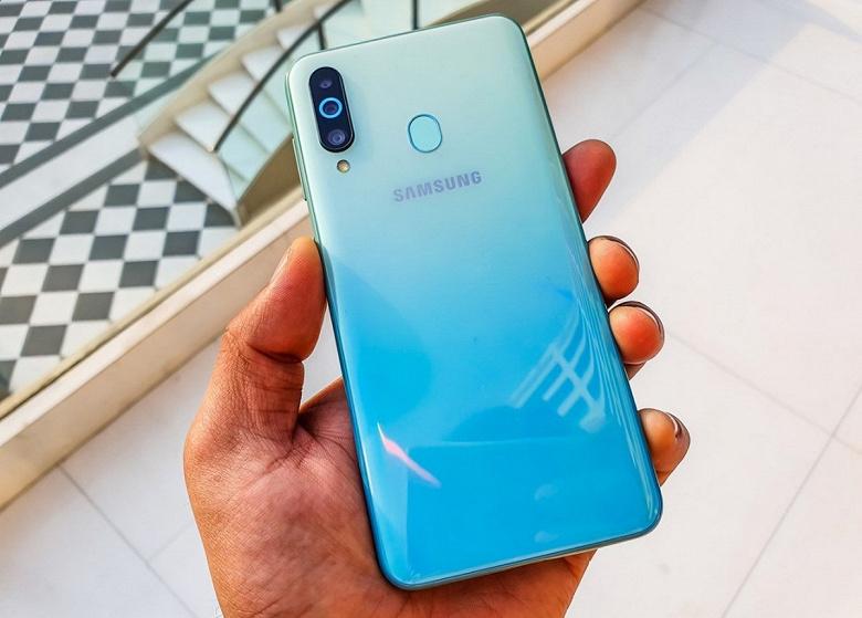 Samsung выпустит производительный и автономный смартфон Samsung выпустит производительный и автономный смартфон
