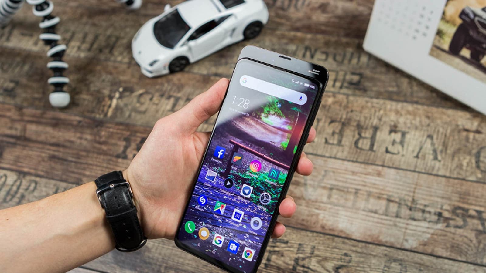 Xiaomi Mi Mix 5 первым получит подэкранную камеру